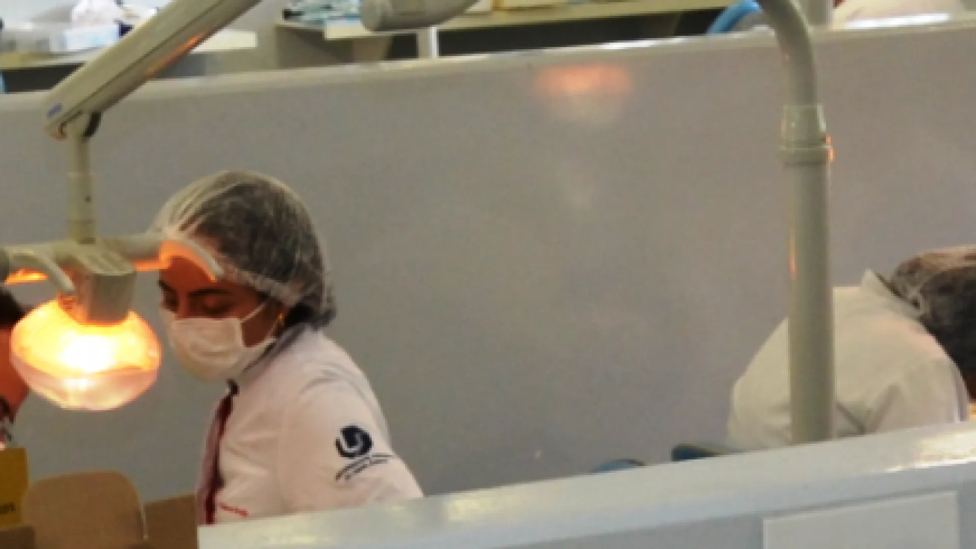 Imagem de um laboratório com pesquisadores da 55BET